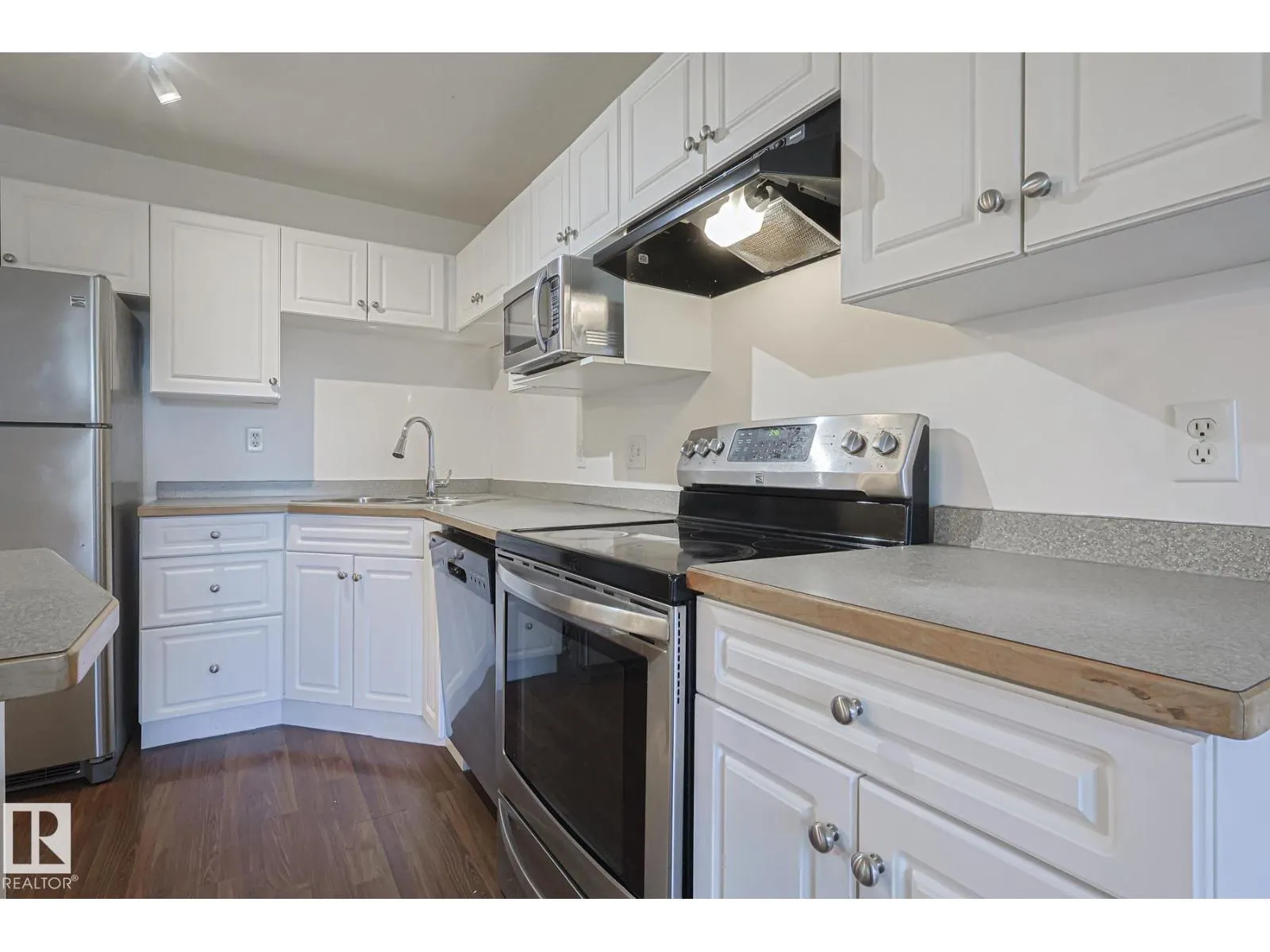 #120 7511 171 ST NW NW