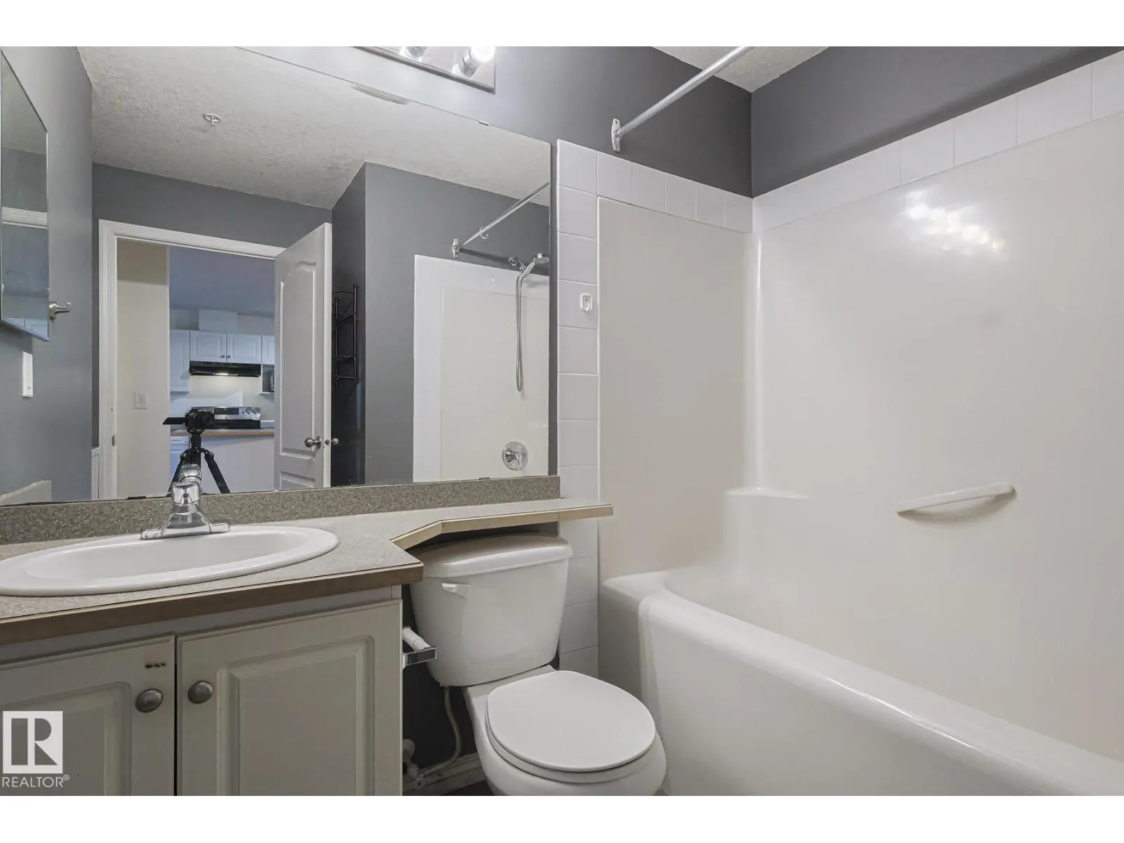 #120 7511 171 ST NW NW
