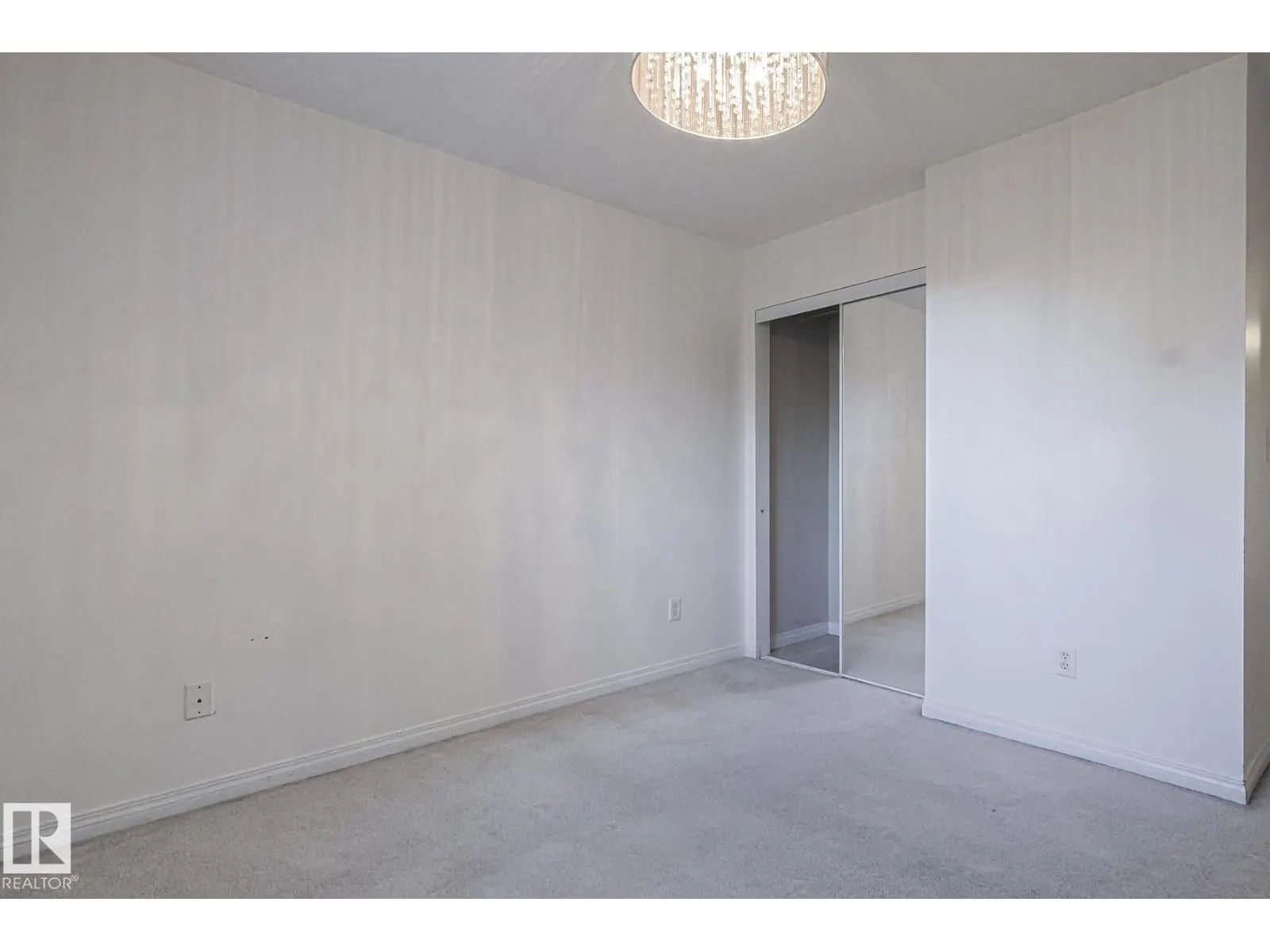 #120 7511 171 ST NW NW