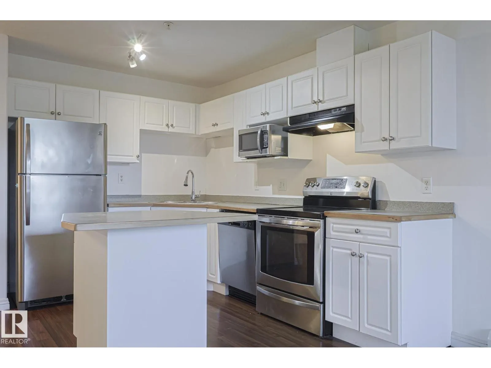 #120 7511 171 ST NW NW