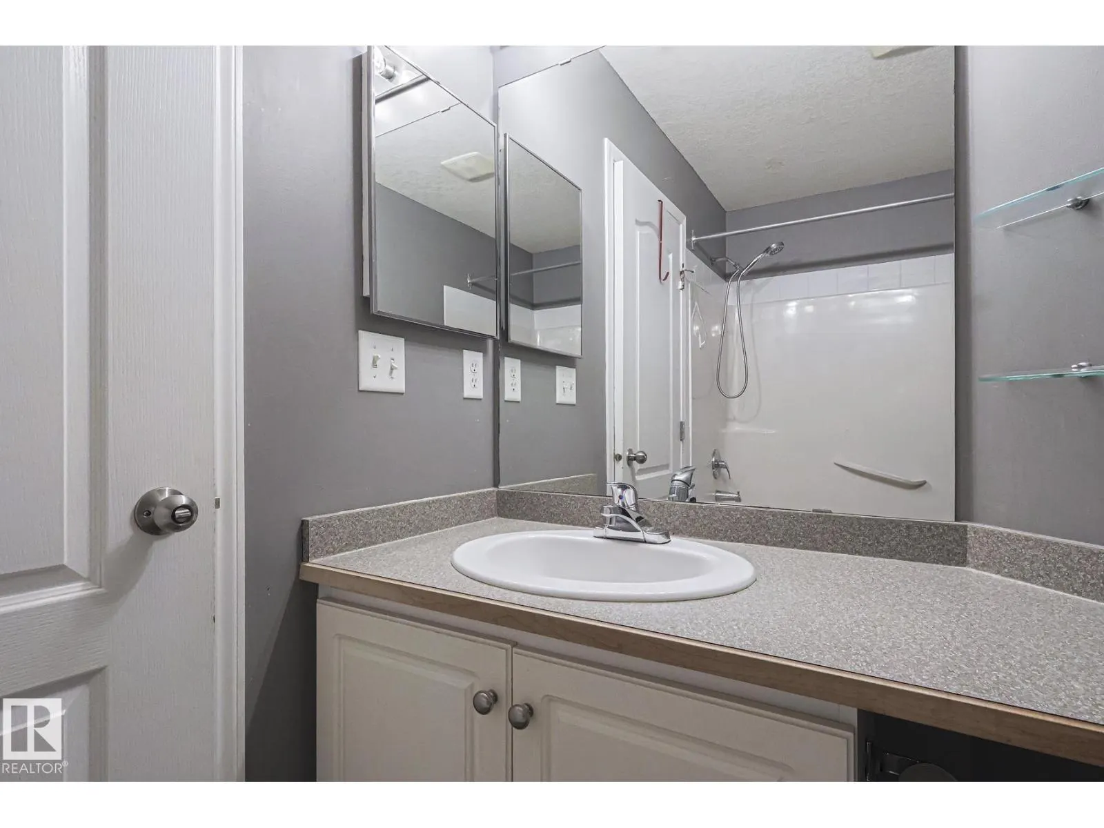 #120 7511 171 ST NW NW