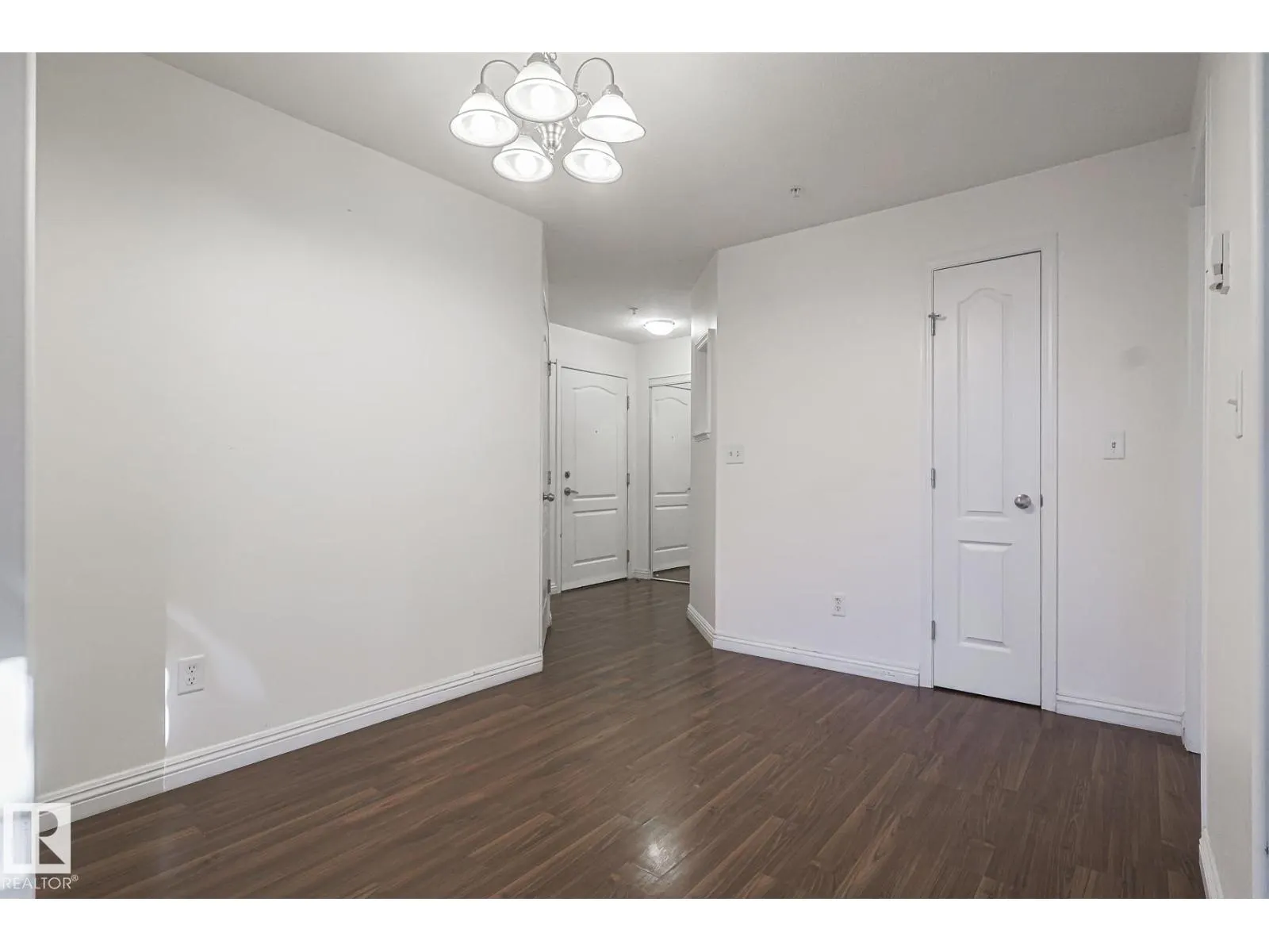 #120 7511 171 ST NW NW