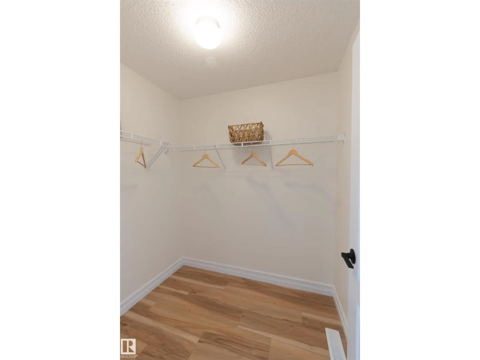 21323 58 AV NW