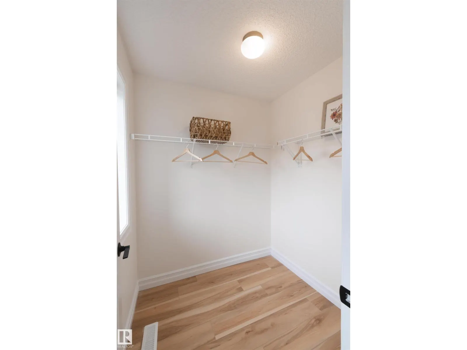 21323 58 AV NW
