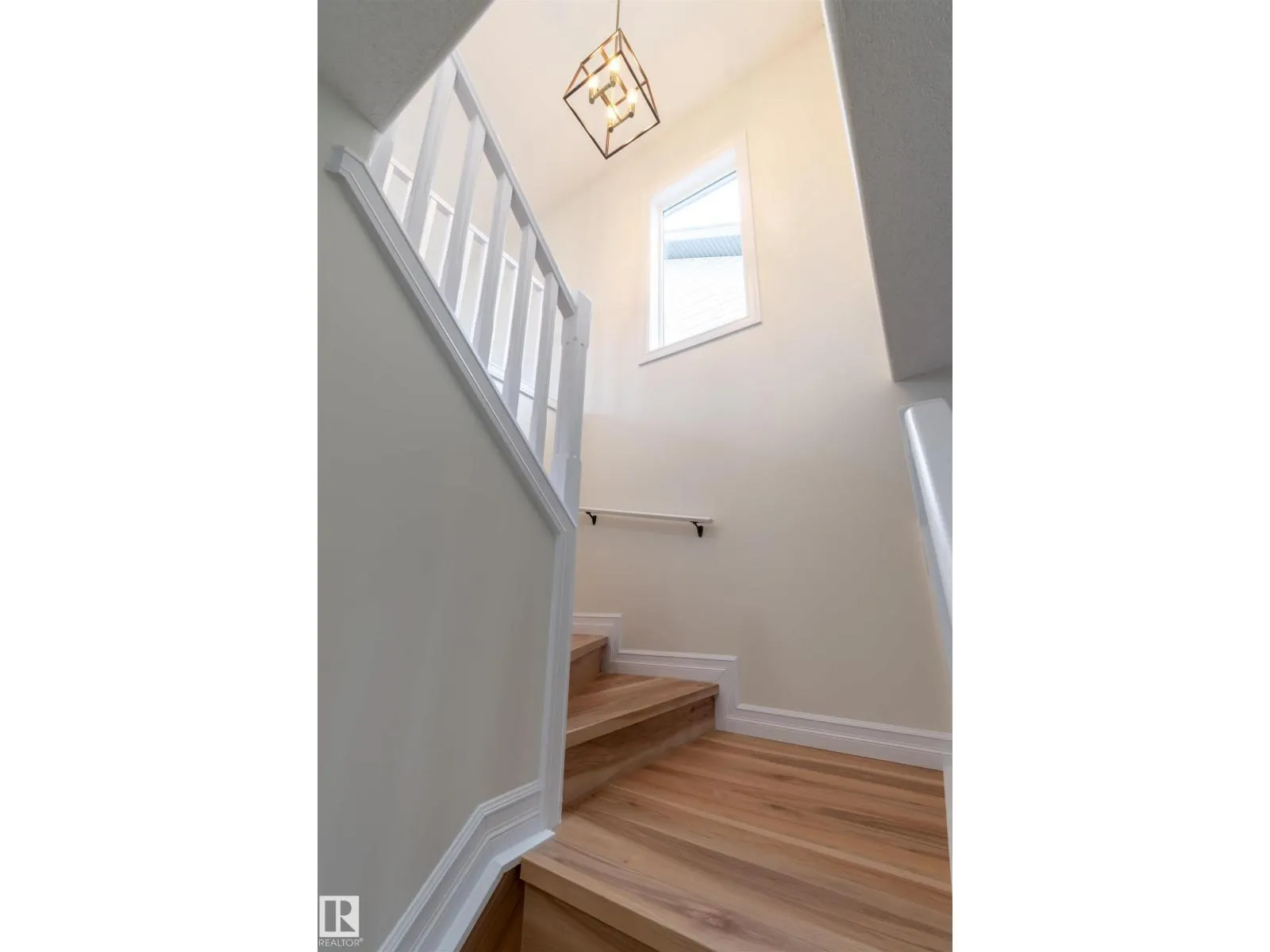 21323 58 AV NW