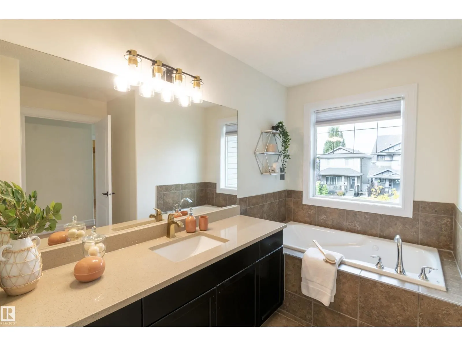 21323 58 AV NW