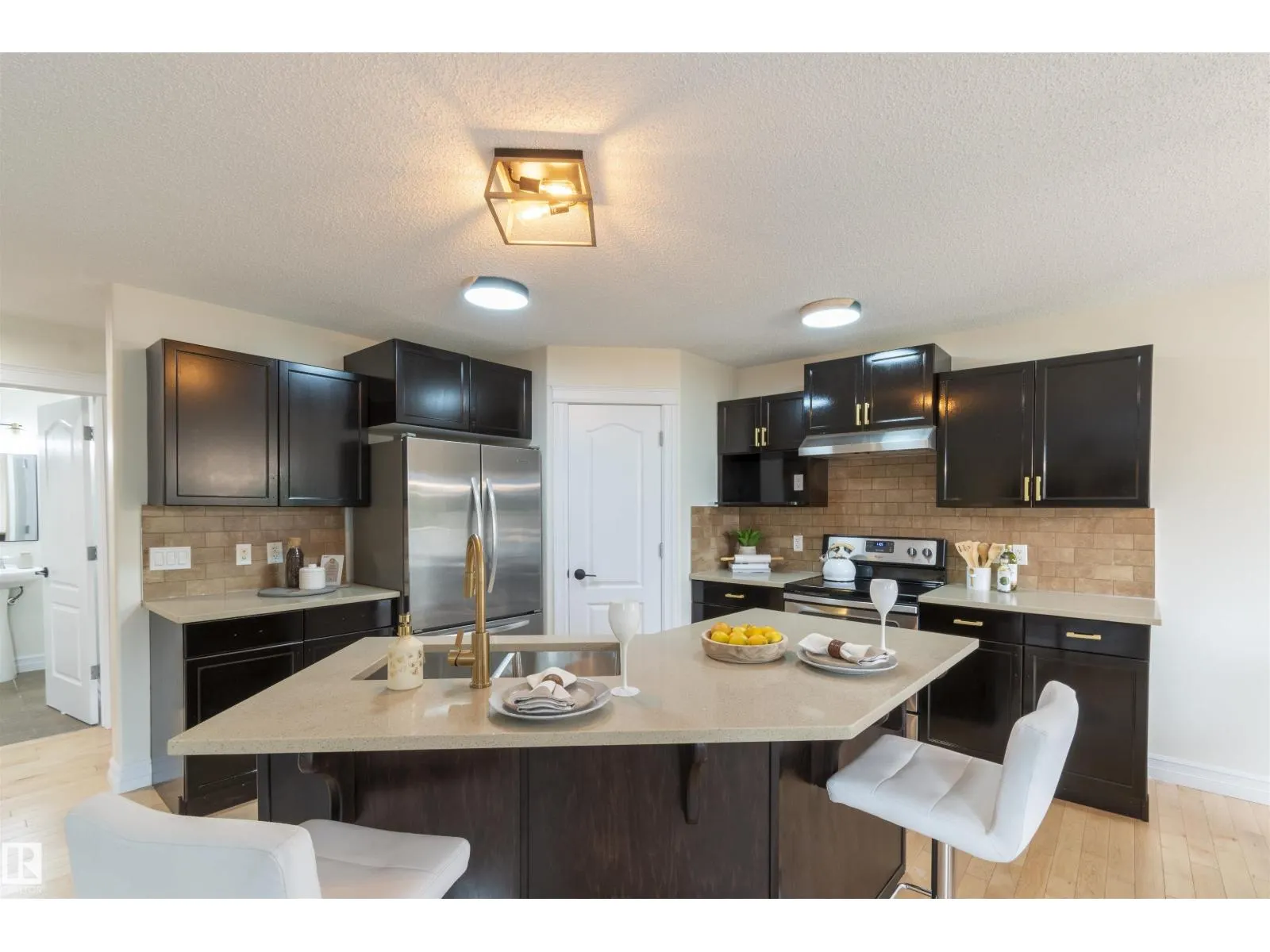 21323 58 AV NW
