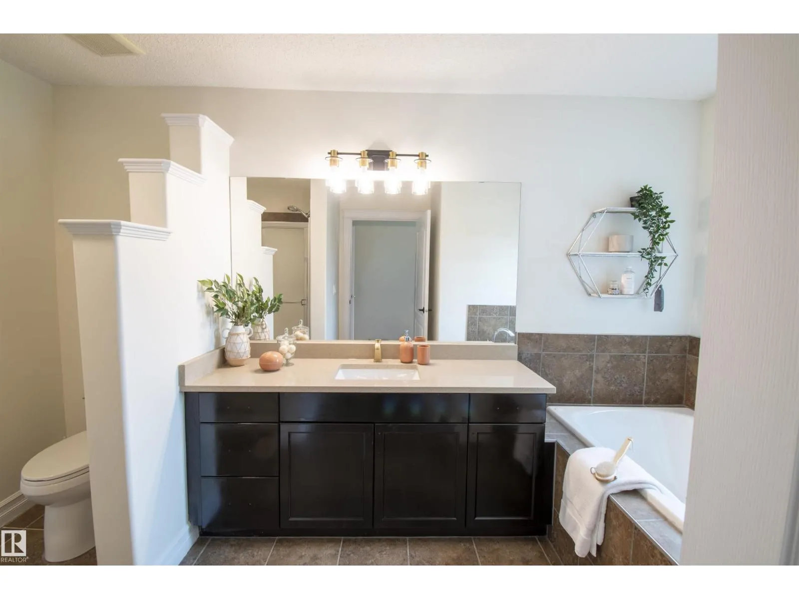 21323 58 AV NW