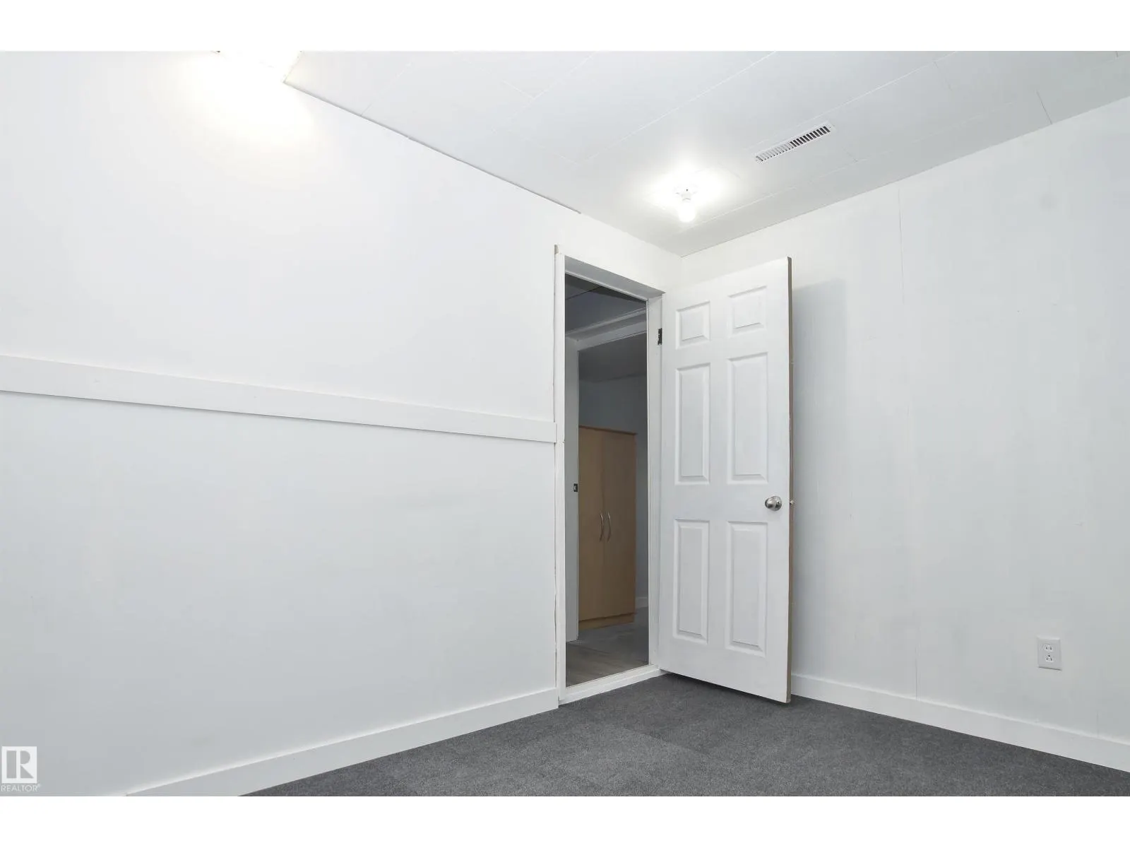 12415 80 ST NW