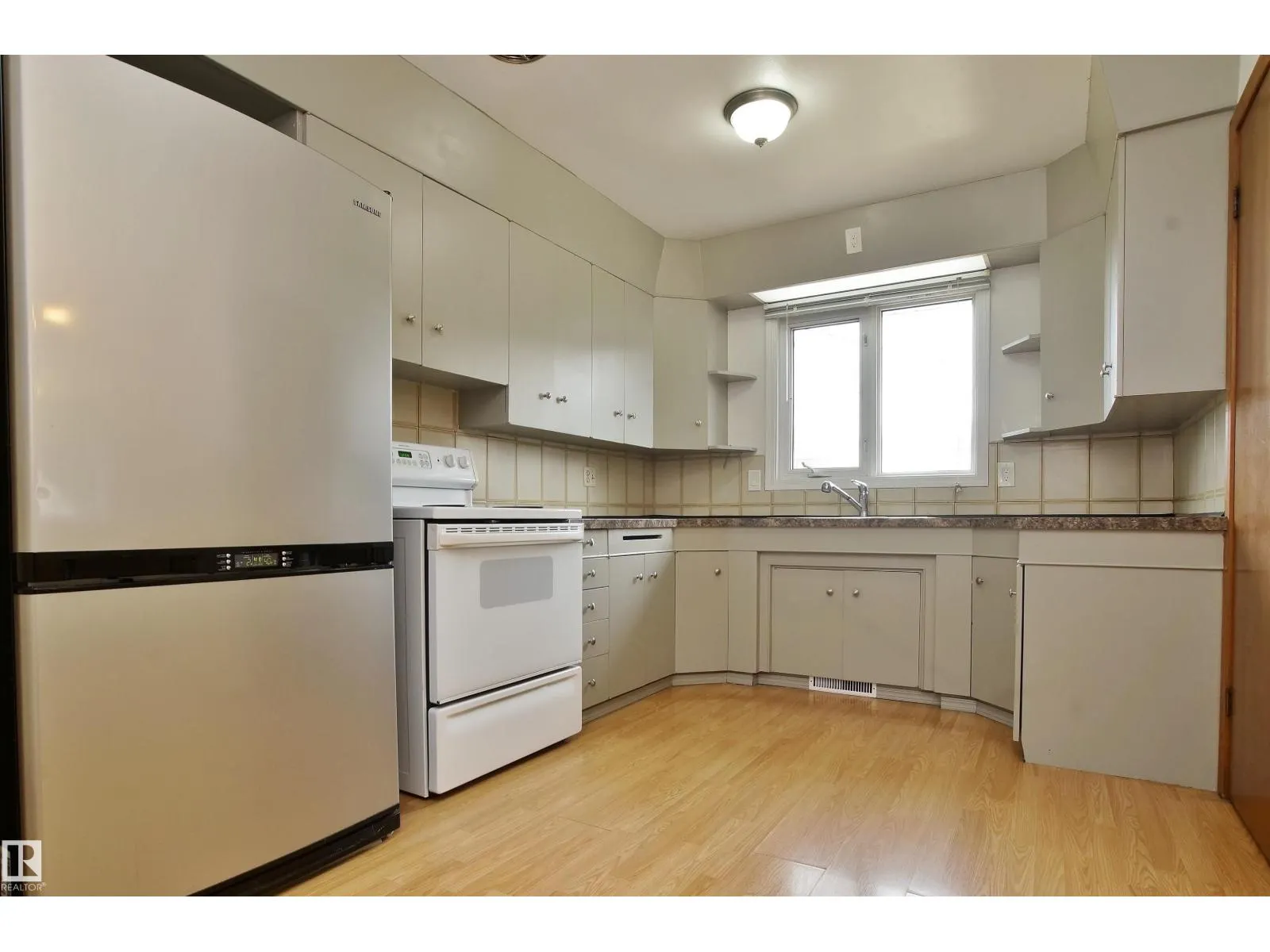 12415 80 ST NW