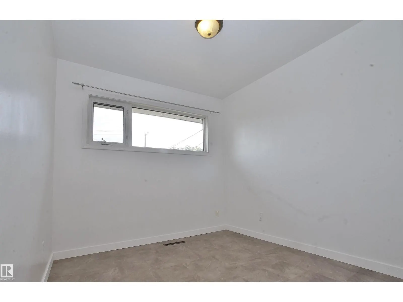 12415 80 ST NW