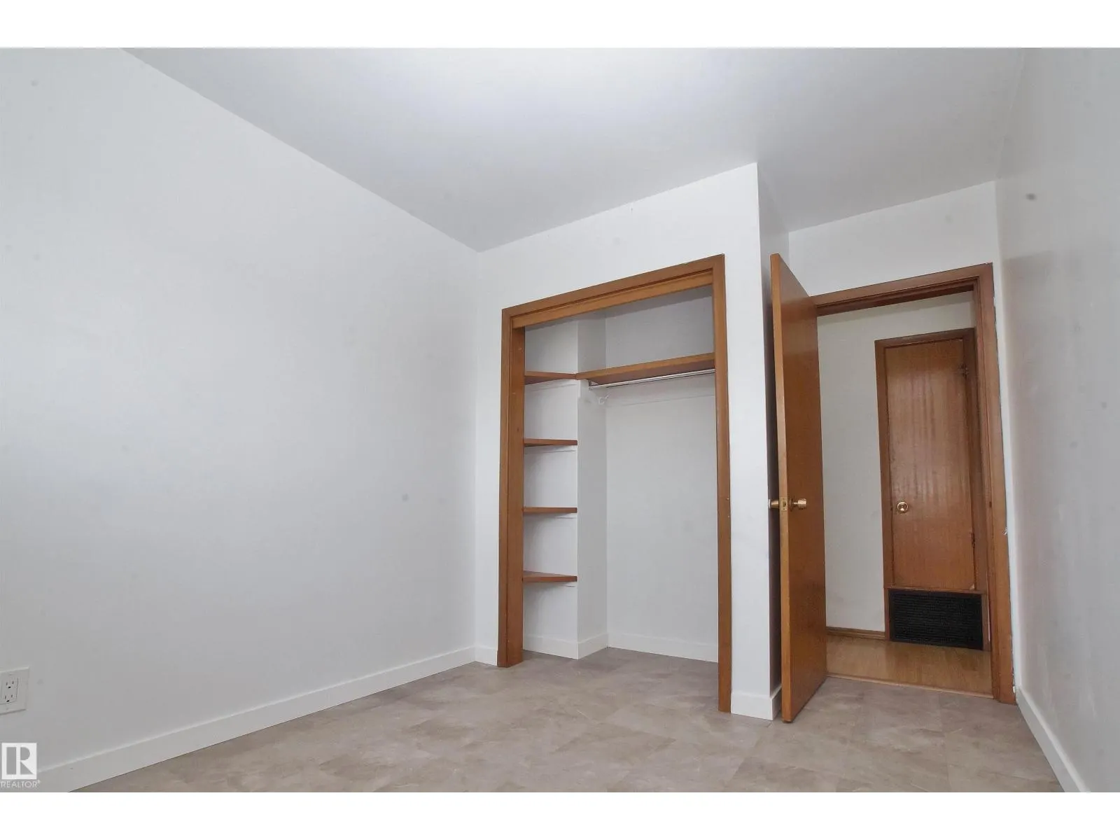 12415 80 ST NW