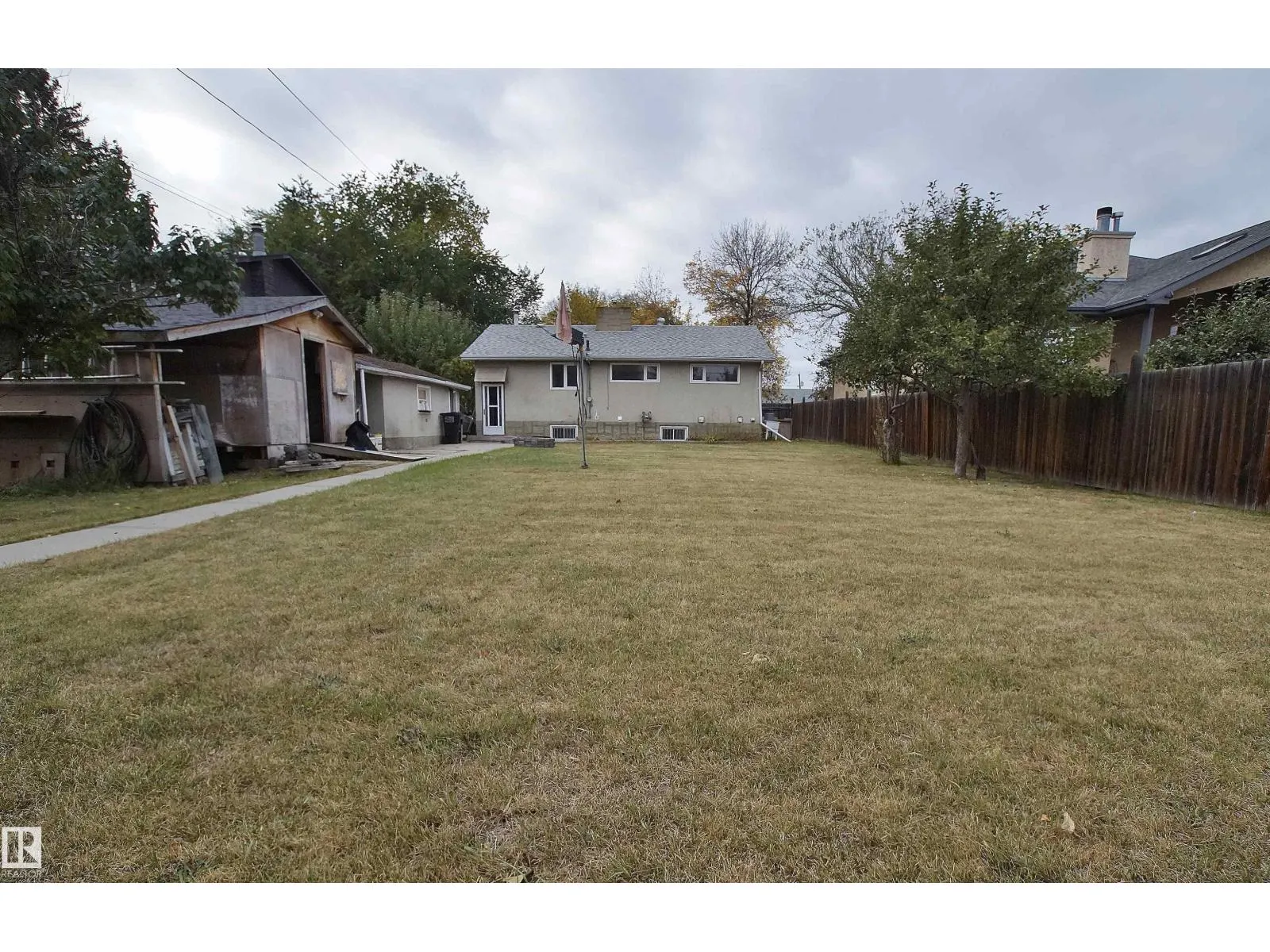 12415 80 ST NW