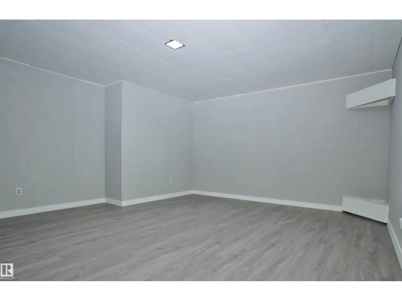 12415 80 ST NW