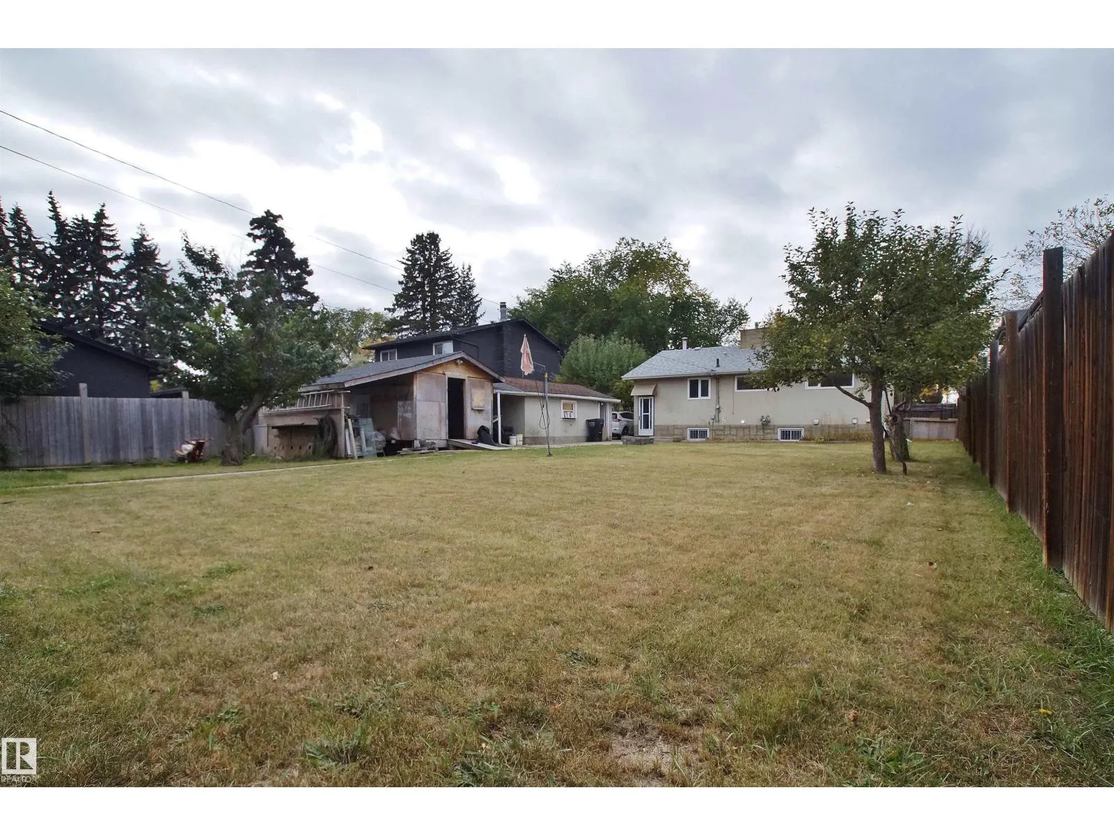 12415 80 ST NW