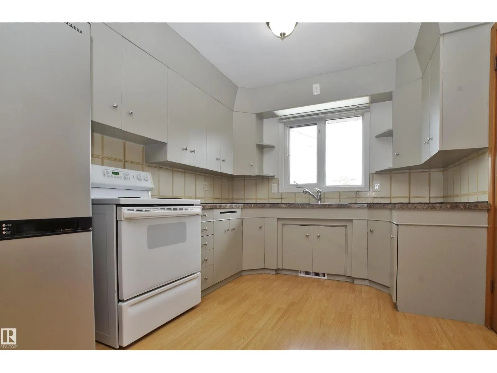 12415 80 ST NW