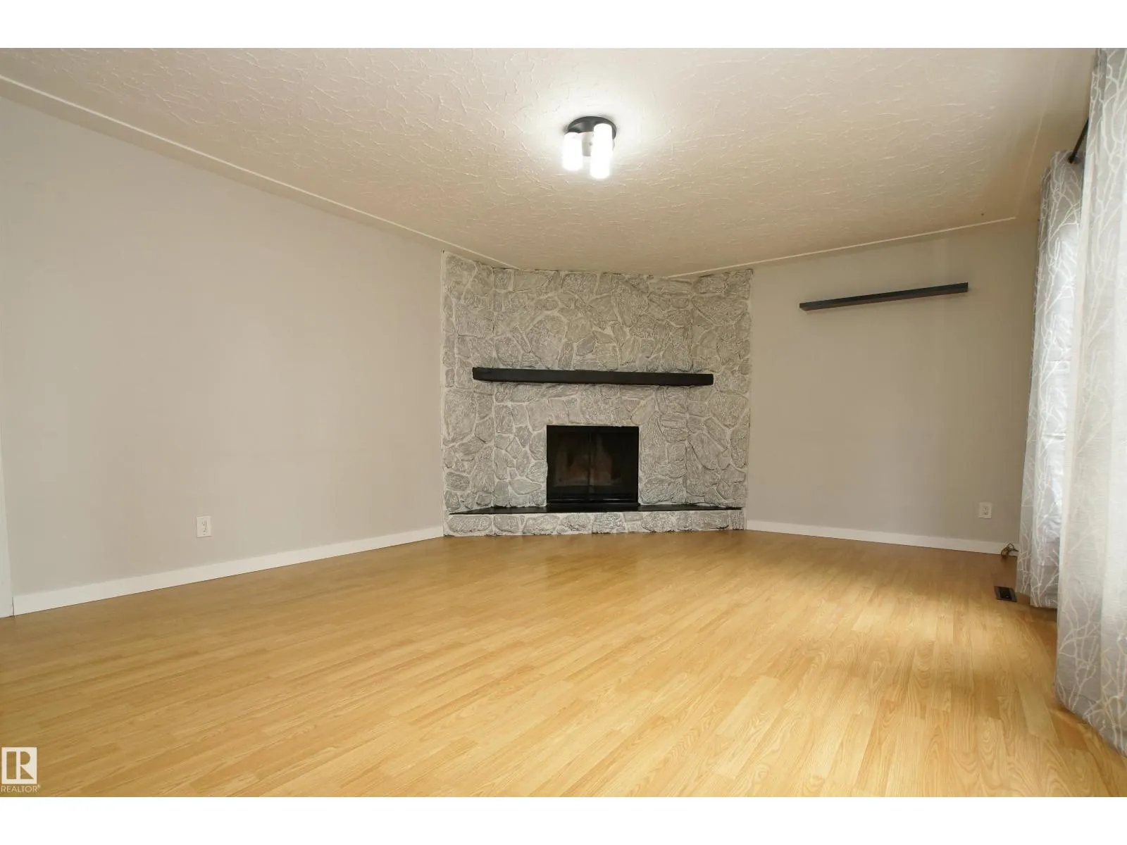 12415 80 ST NW