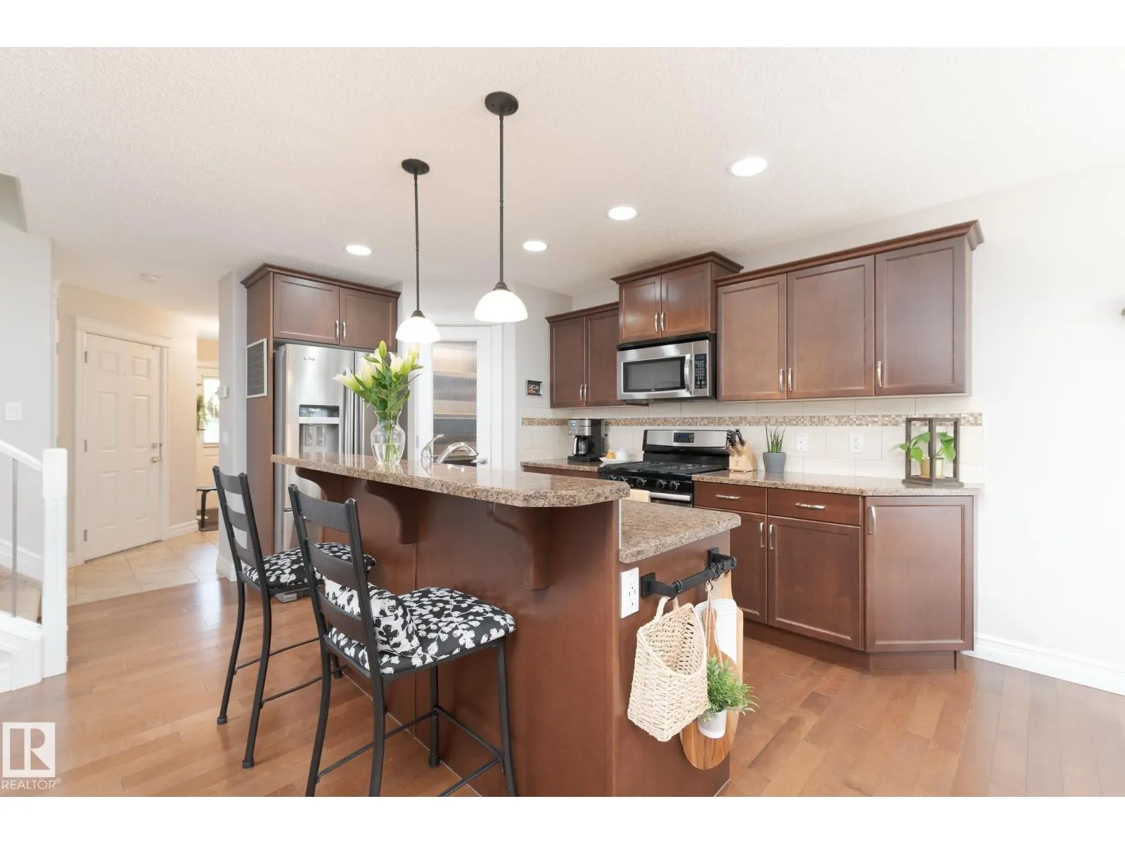 3013 16A AV NW