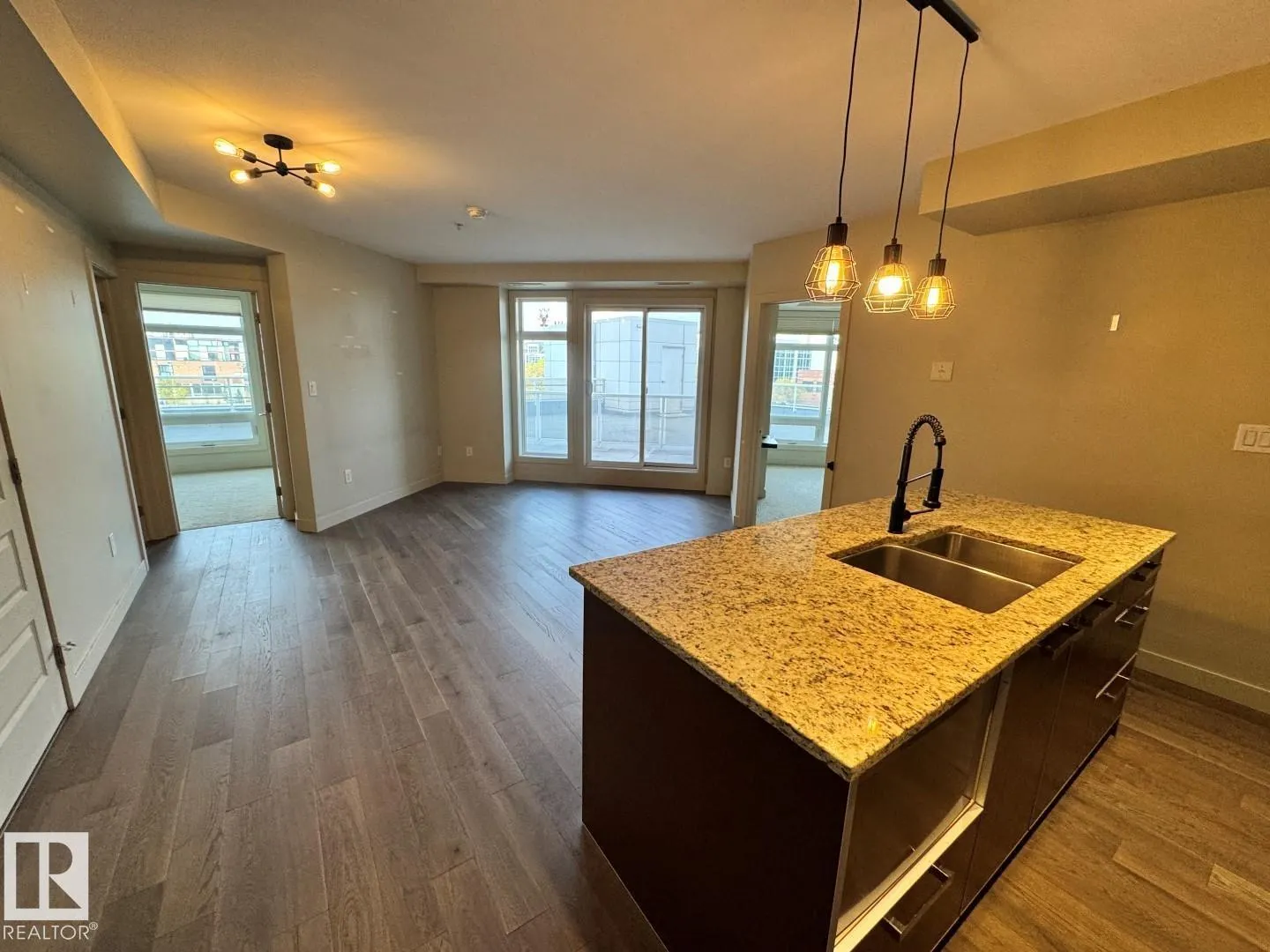 #307 10388 105 ST NW
