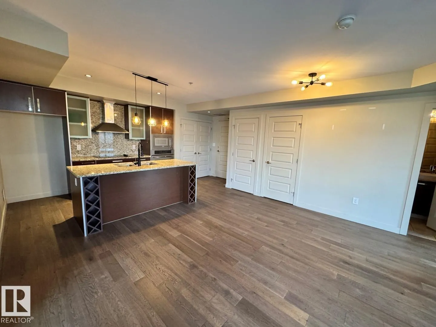 #307 10388 105 ST NW
