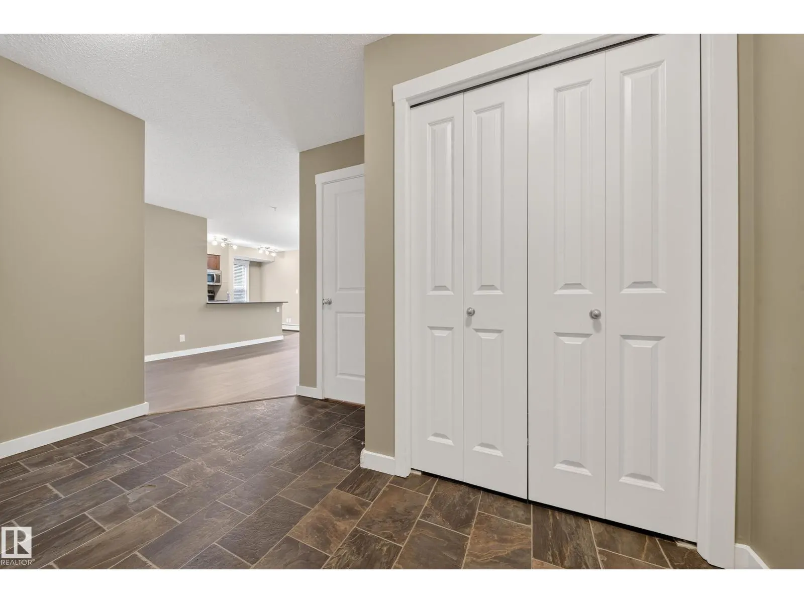 #101 5370 CHAPPELLE RD SW