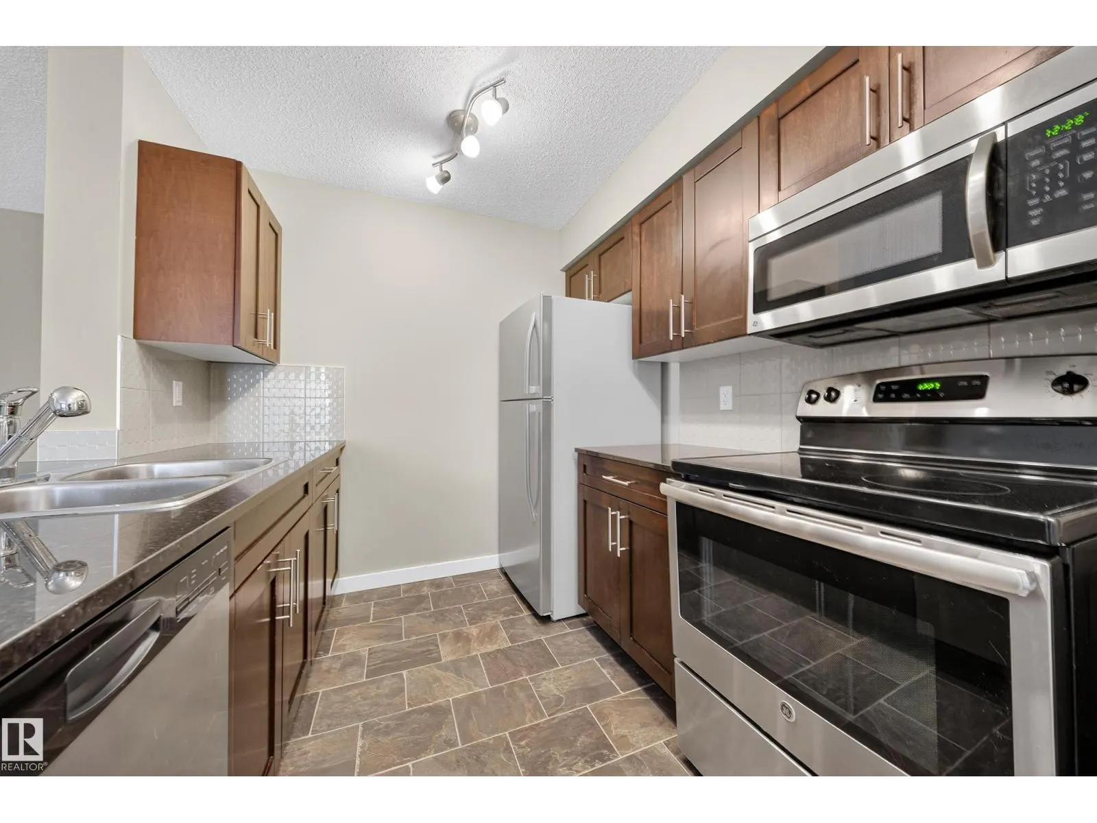 #101 5370 CHAPPELLE RD SW