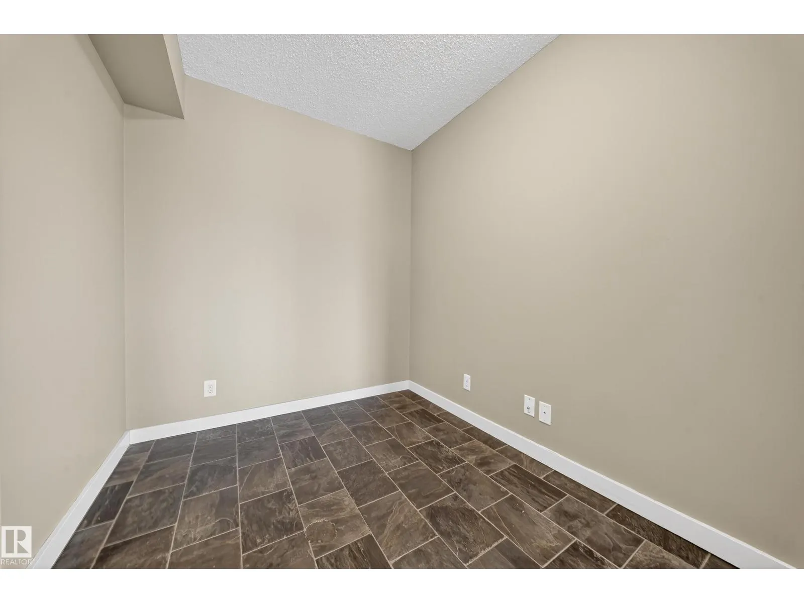 #101 5370 CHAPPELLE RD SW
