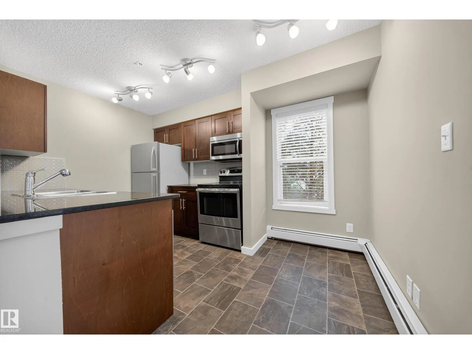#101 5370 CHAPPELLE RD SW