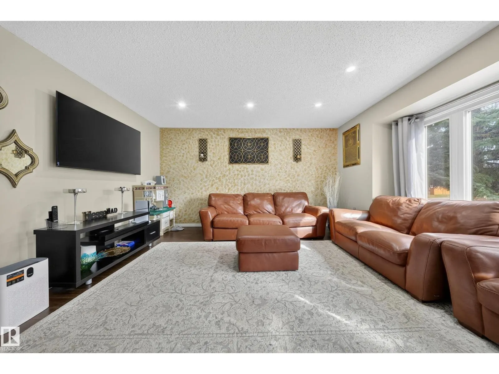 1553 LAKEWOOD RD W NW