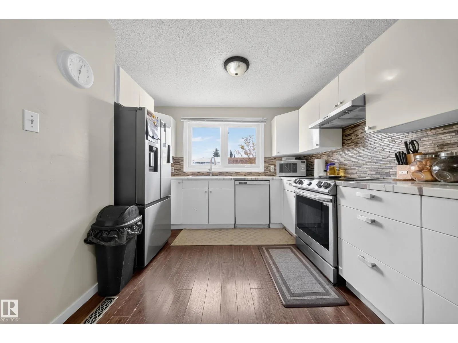 1553 LAKEWOOD RD W NW