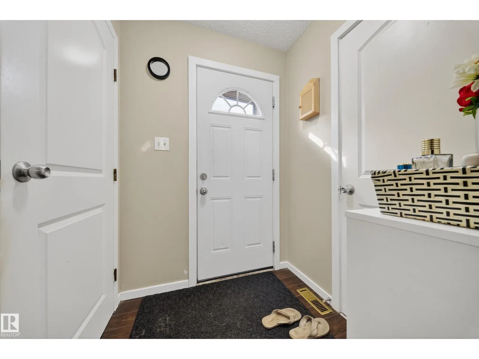1553 LAKEWOOD RD W NW