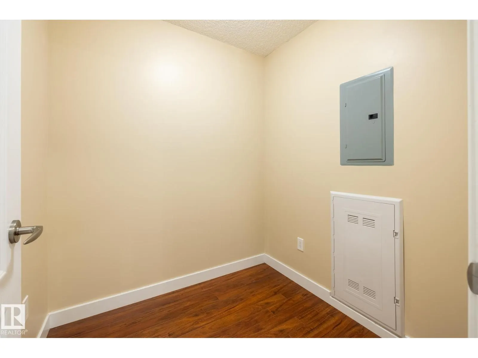 #303 12650 142 AV NW