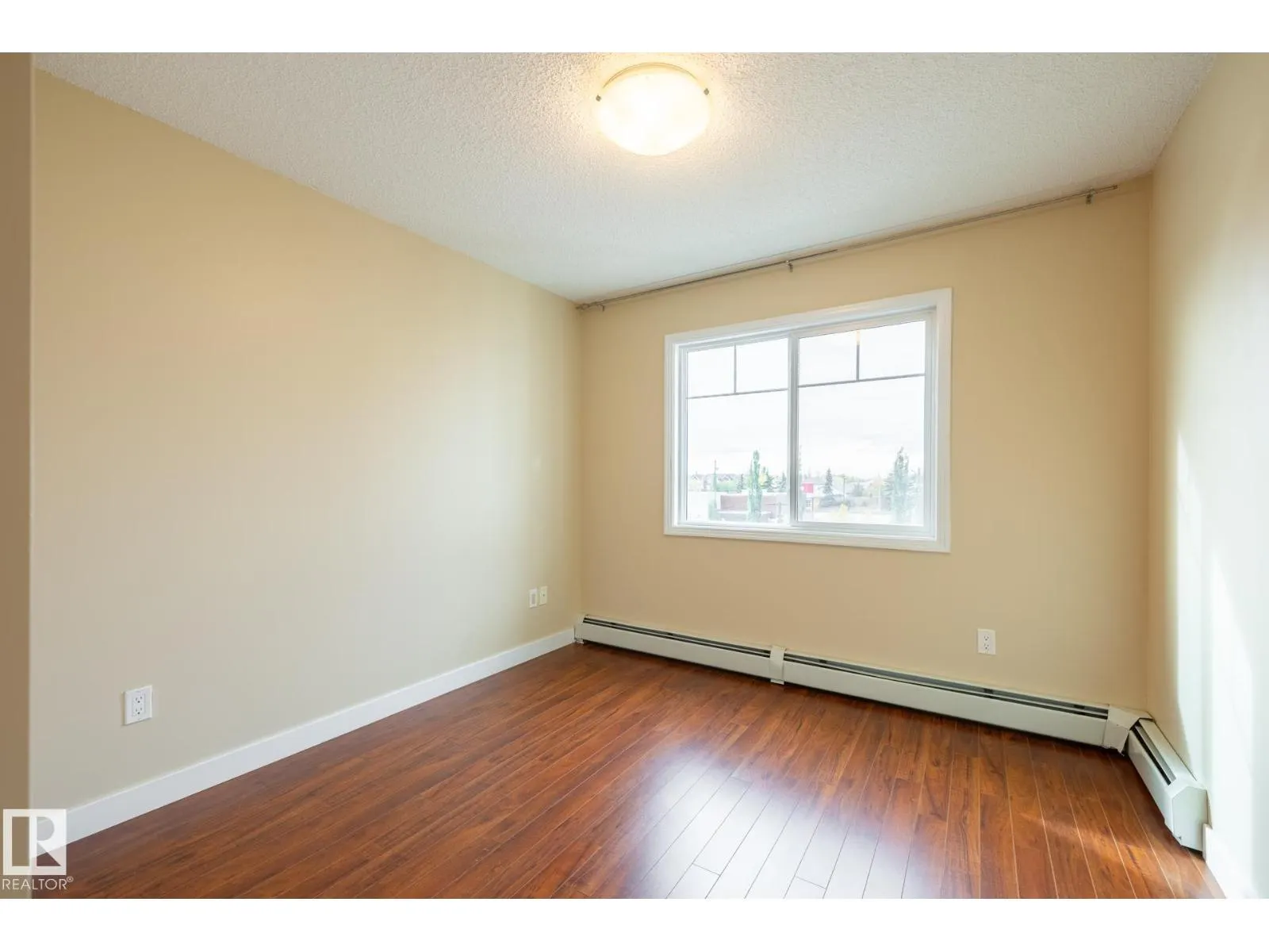 #303 12650 142 AV NW