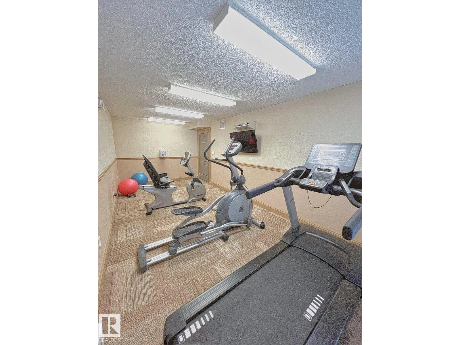 #303 12650 142 AV NW