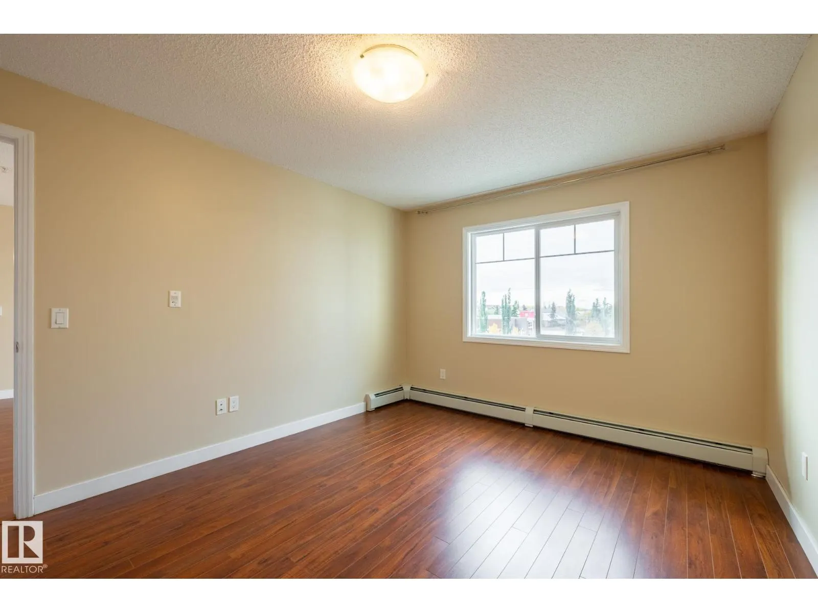 #303 12650 142 AV NW