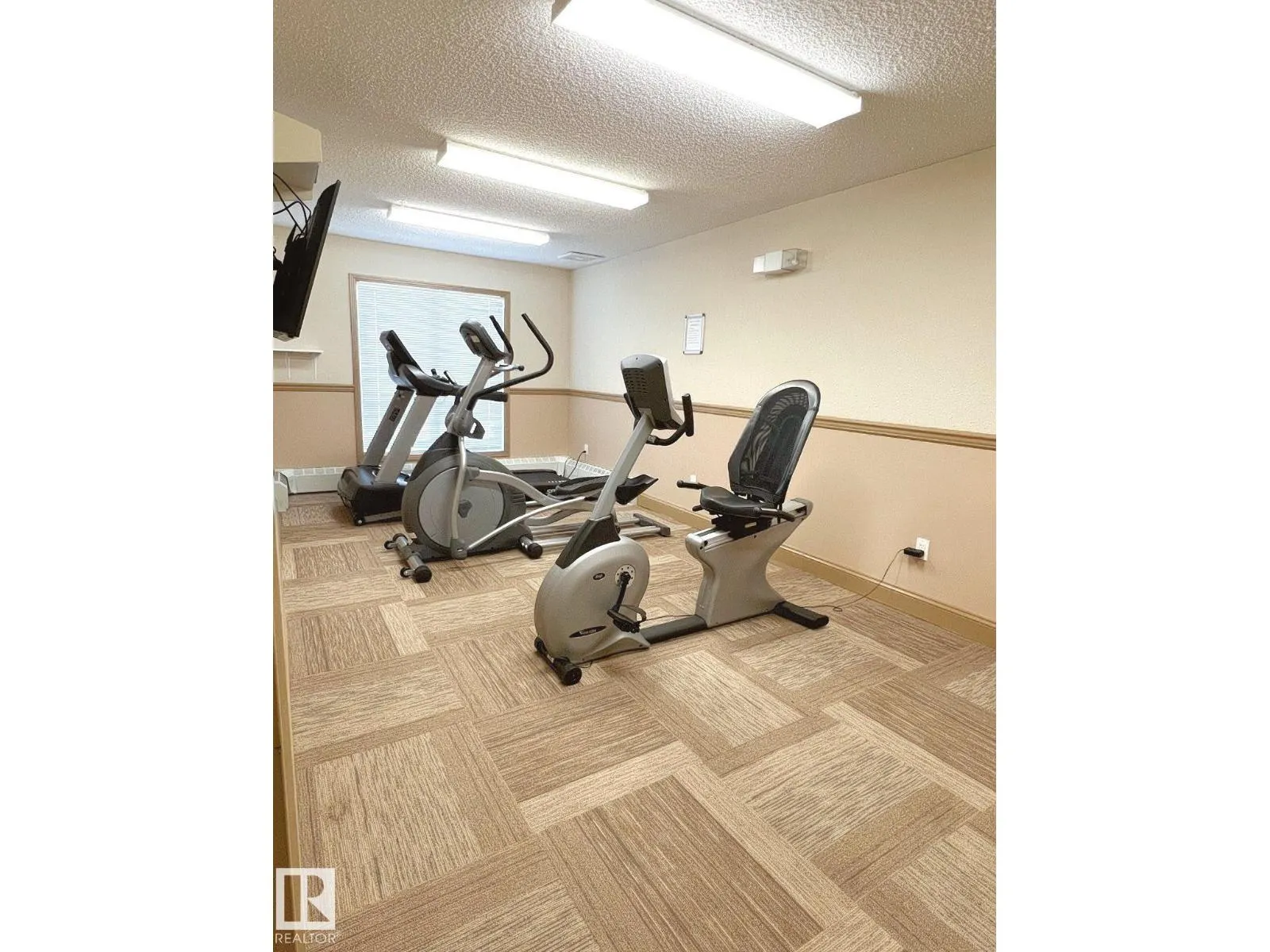 #303 12650 142 AV NW