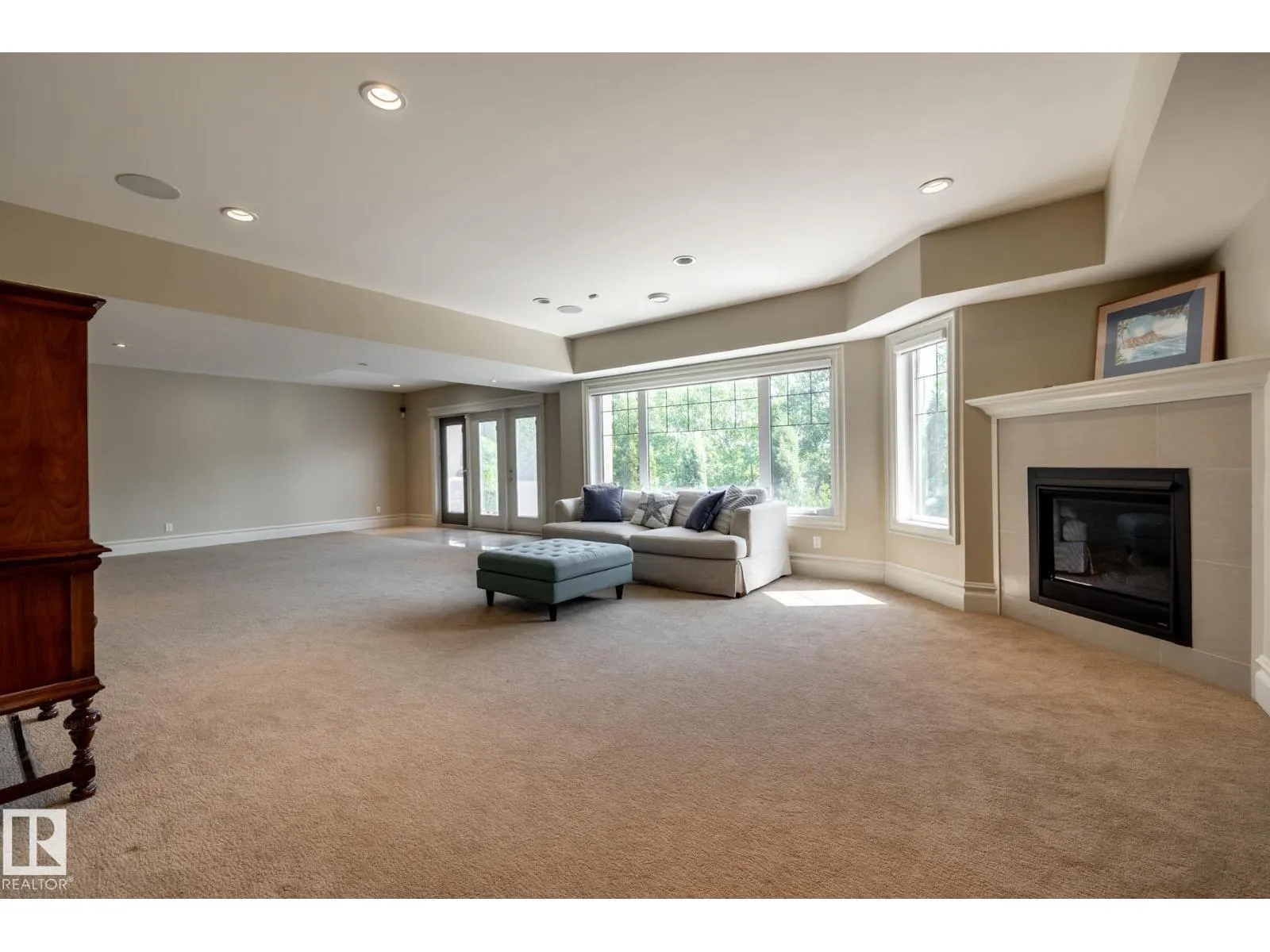 1018 HOLLANDS PT NW