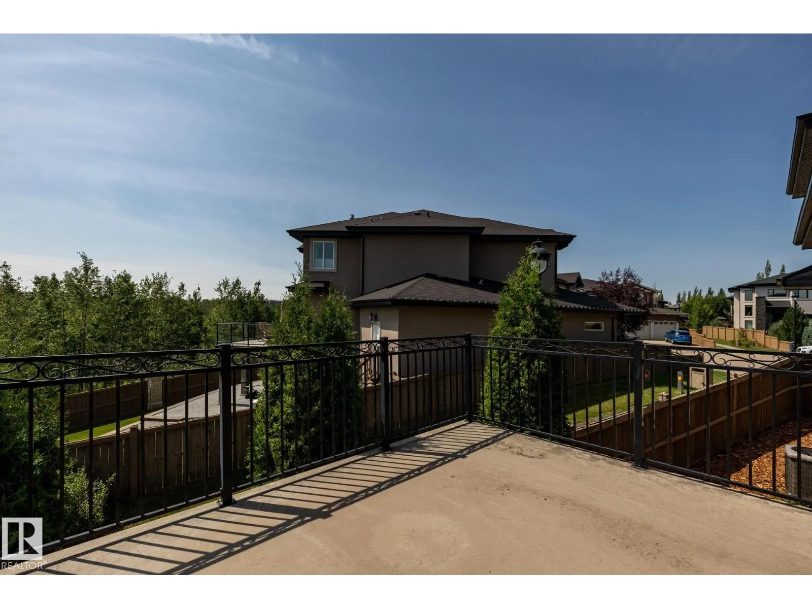 1018 HOLLANDS PT NW