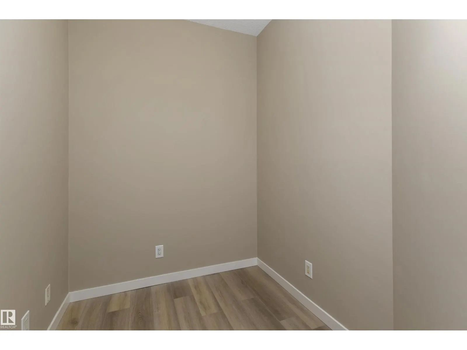 #104 10905 109 ST NW