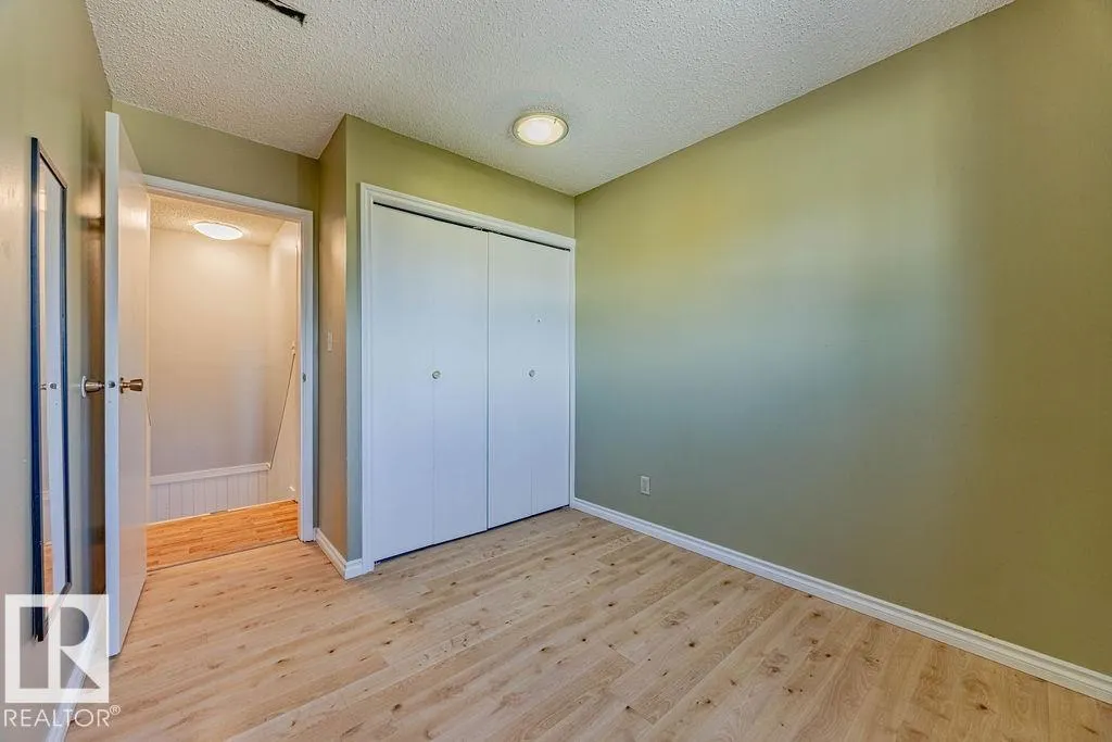 8005 27 AV NW