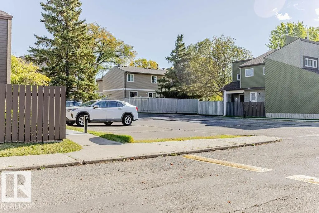 8005 27 AV NW