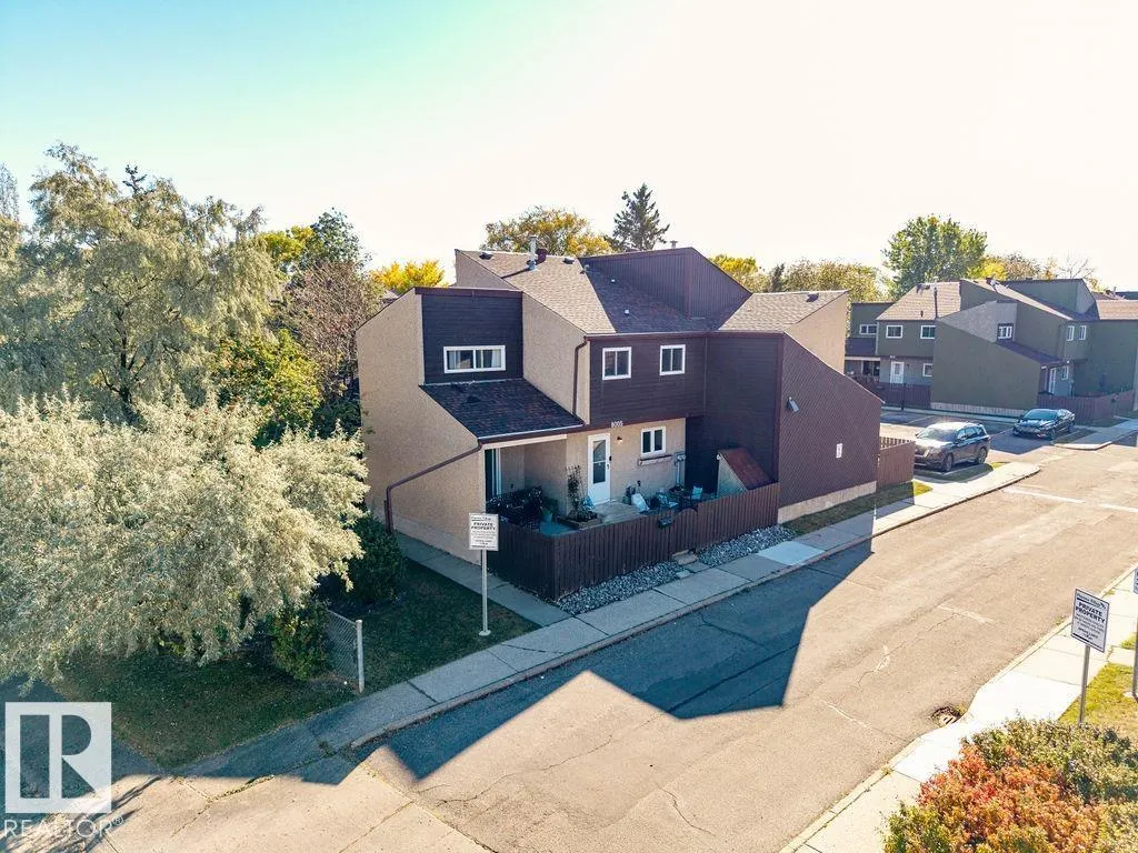 8005 27 AV NW
