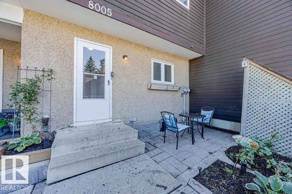 8005 27 AV NW