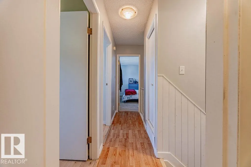 8005 27 AV NW
