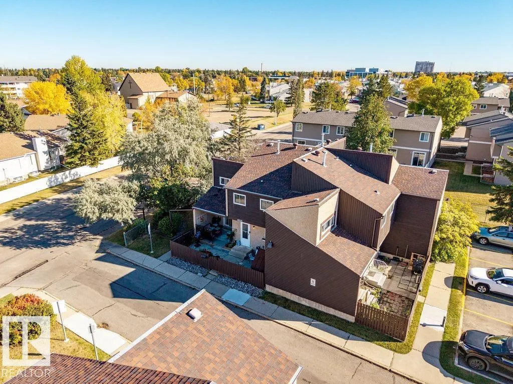 8005 27 AV NW