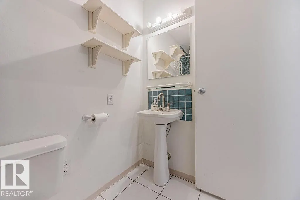 8005 27 AV NW