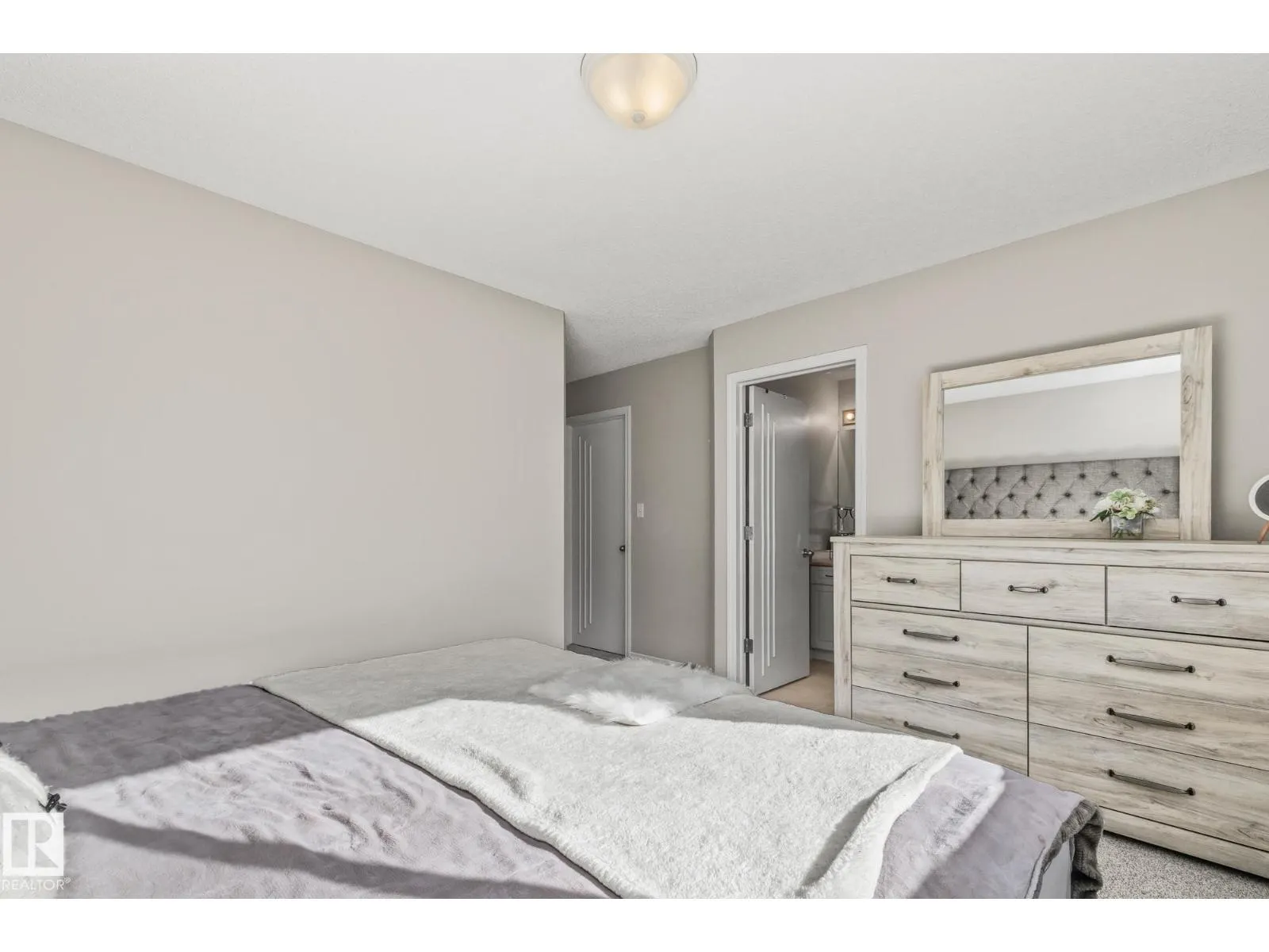 #3 303 LEGER WY NW