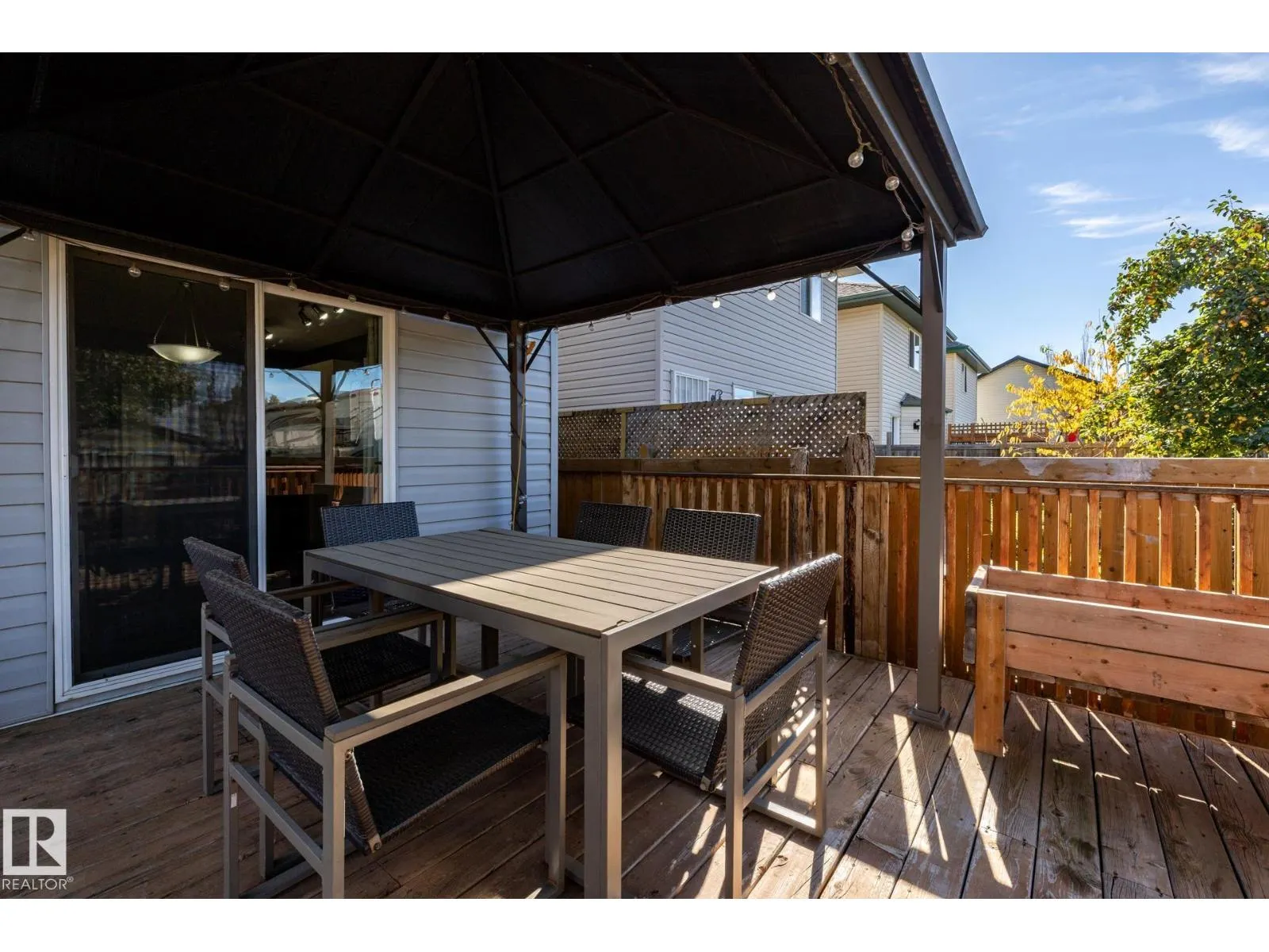 628 88 ST SW