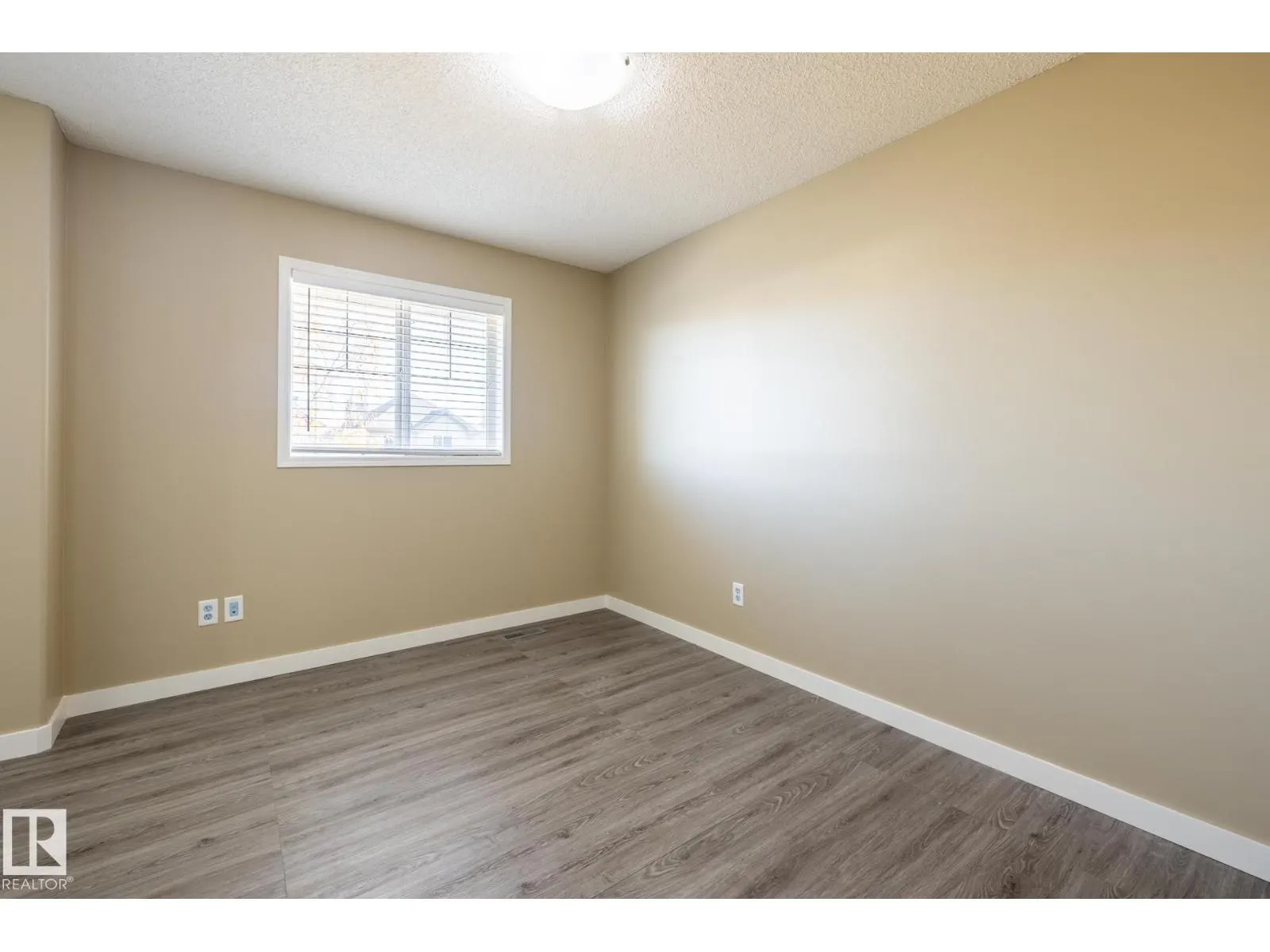 628 88 ST SW