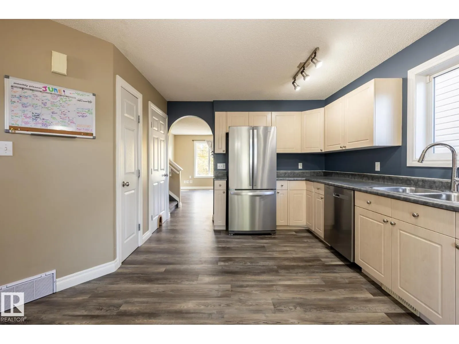 628 88 ST SW
